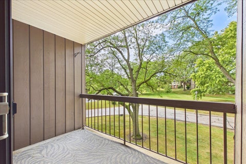 Tiny photo for 450 Raintree Court #2K, Glen Ellyn, IL 60137 (MLS # 12763378)