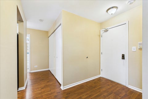 Tiny photo for 450 Raintree Court #2K, Glen Ellyn, IL 60137 (MLS # 12763378)