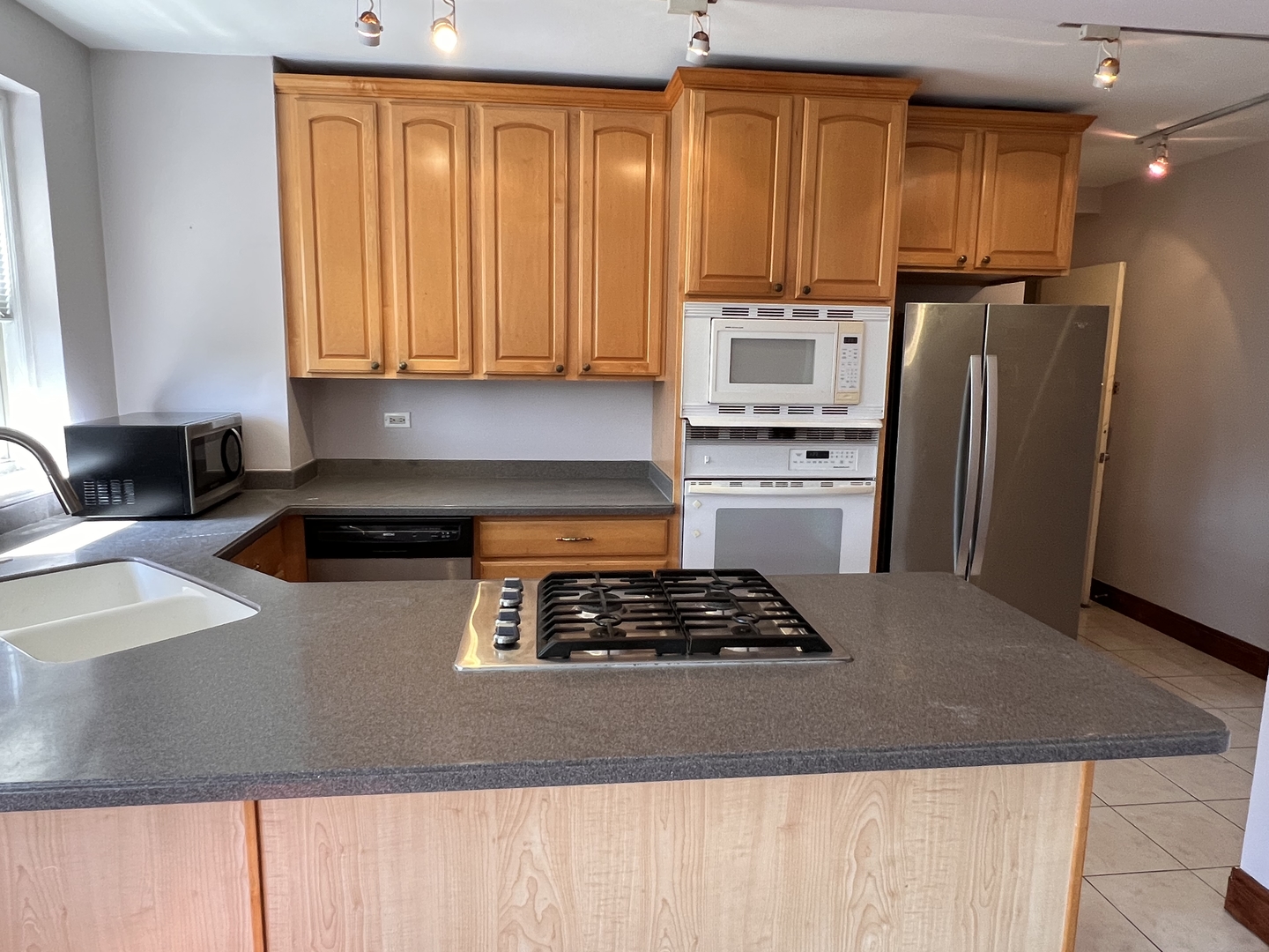 4900 N MARINE Drive 505