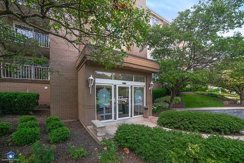 Tiny photo for 480 E Montrose Avenue #203, Wood Dale, IL 60191 (MLS # 12603279)