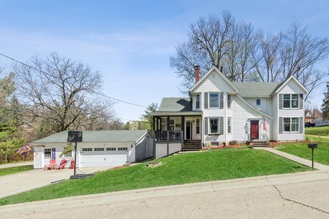 Photo of 1228 Caroline Avenue, Clinton, IA 52732 (MLS # 12614882)