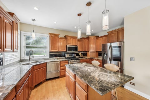 Tiny photo for 5 Park Place Circle, Hawthorn Woods, IL 60047 (MLS # 12734442)