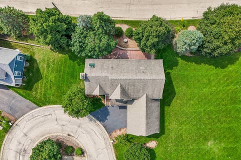 Tiny photo for 5 Park Place Circle, Hawthorn Woods, IL 60047 (MLS # 12734442)
