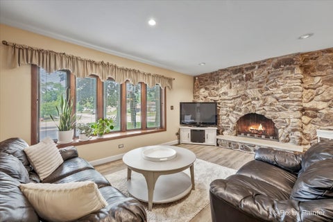 Tiny photo for 2631 N Stuart Drive, Arlington Heights, IL 60004 (MLS # 12705971)