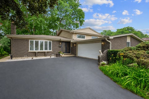 Photo of 2631 N Stuart Drive, Arlington Heights, IL 60004 (MLS # 12705971)