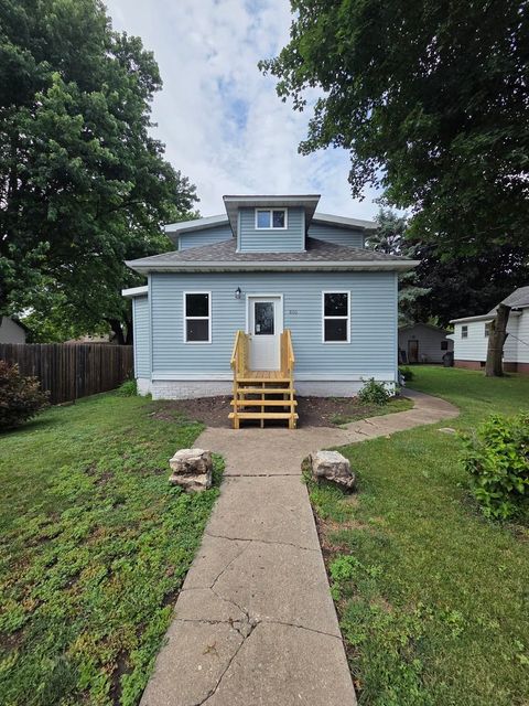 Photo of 806 Maple Street, Streator, IL 61364 (MLS # 12673211)
