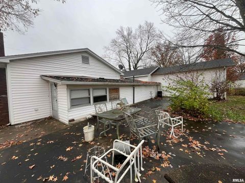 Tiny photo for 1006 N GARFIELD Street, Marion, IL 62959 (MLS # EB460539)