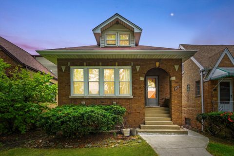 Photo of 5133 N Marmora Avenue, Chicago, IL 60630 (MLS # 12498210)
