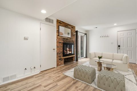 Tiny photo for 1848 N Hudson Avenue #G, Chicago, IL 60614 (MLS # 12479594)