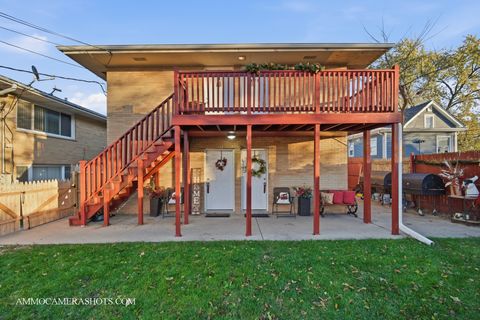 909 Bishop Avenue Aurora IL 60506