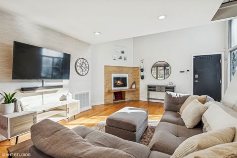 Tiny photo for 2701 N Racine Avenue #A, Chicago, IL 60614 (MLS # 12526178)