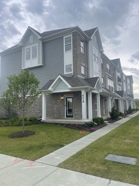 Photo of 6305 Sandbelt Drive #33003, Woodridge, IL 60517 (MLS # 12489028)