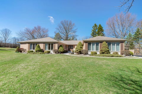 Tiny photo for 1449 S Shore Court, Barrington, IL 60010 (MLS # 12594386)