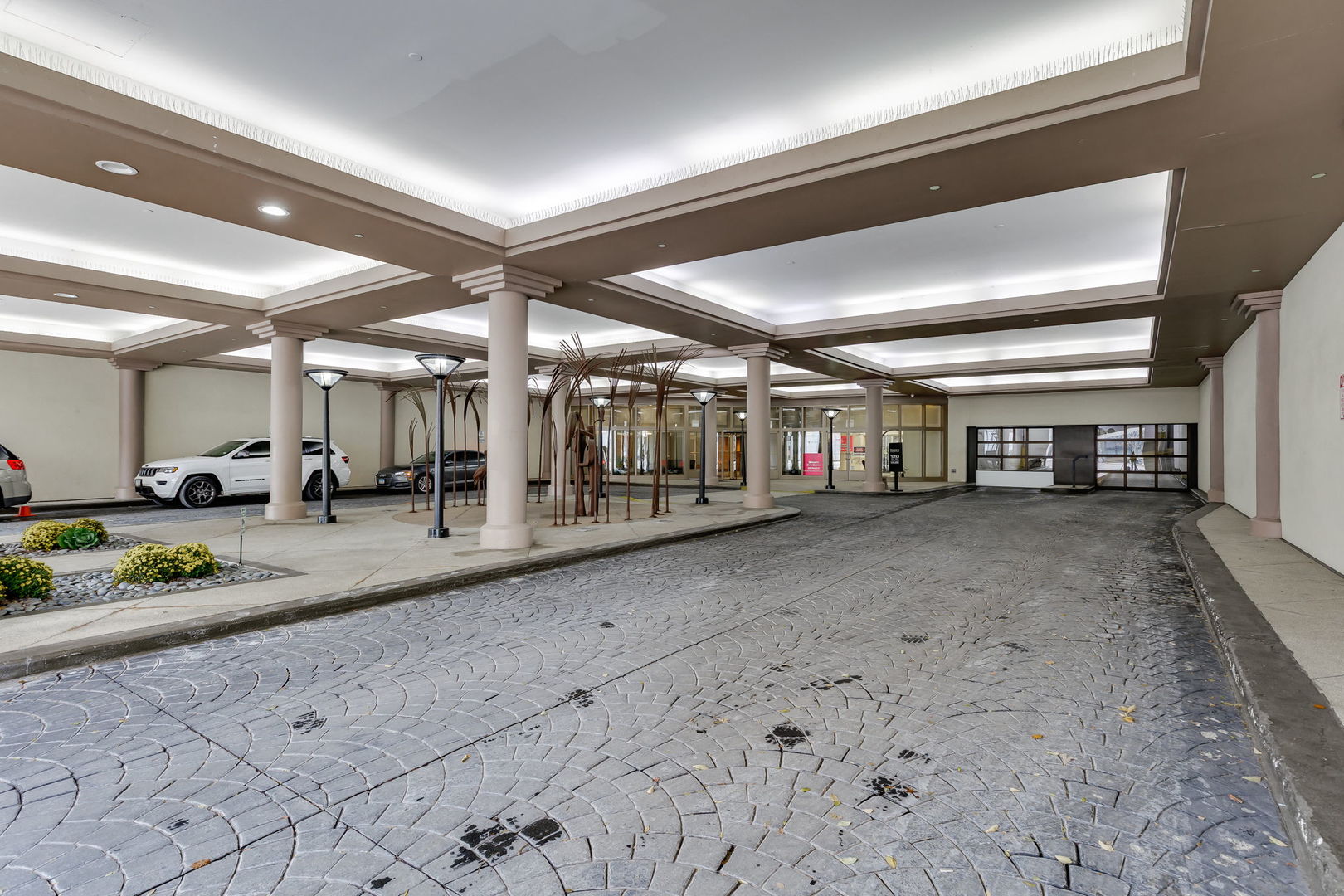 1212 N Lasalle Drive 1207