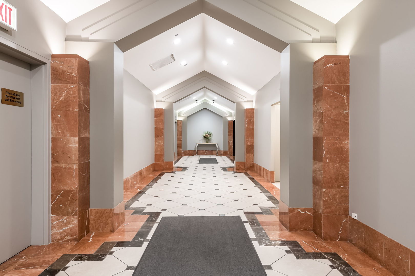 1212 N Lasalle Drive 1207