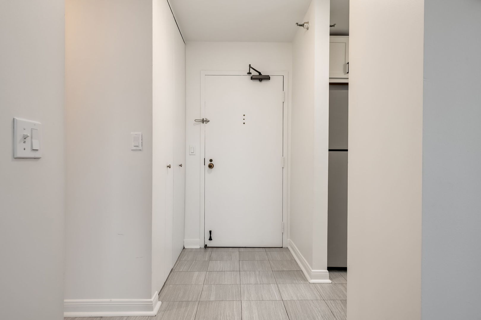 1212 N Lasalle Drive 1207