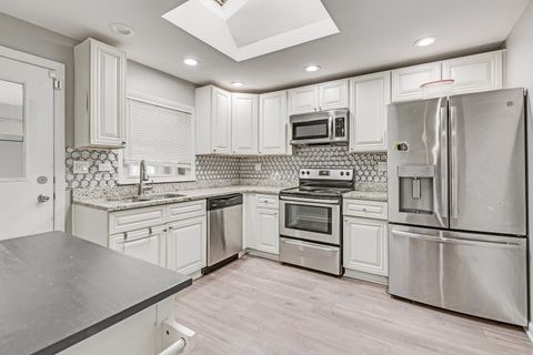 Tiny photo for 373 N Hemlock Avenue, Wood Dale, IL 60191 (MLS # 12500321)