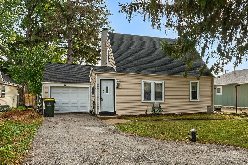 Photo for 373 N Hemlock Avenue, Wood Dale, IL 60191 (MLS # 12500321)