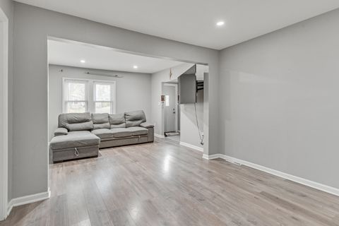 Tiny photo for 373 N Hemlock Avenue, Wood Dale, IL 60191 (MLS # 12500321)