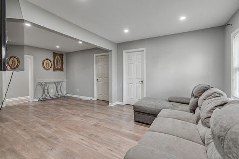 Tiny photo for 373 N Hemlock Avenue, Wood Dale, IL 60191 (MLS # 12500321)