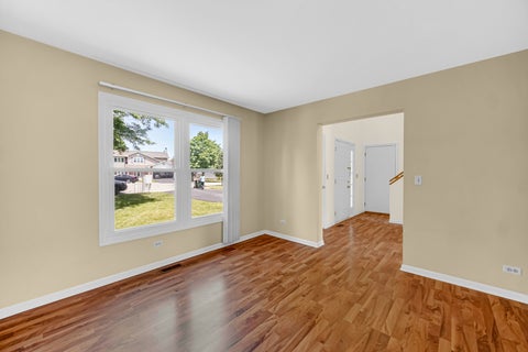 Tiny photo for 9 Redwood Court, Streamwood, IL 60107 (MLS # 12667561)