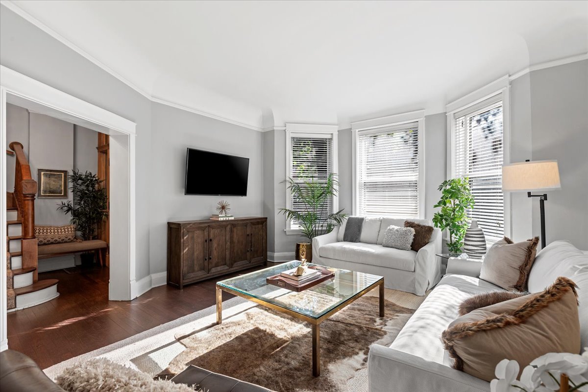 3838 N Alta Vista Terrace