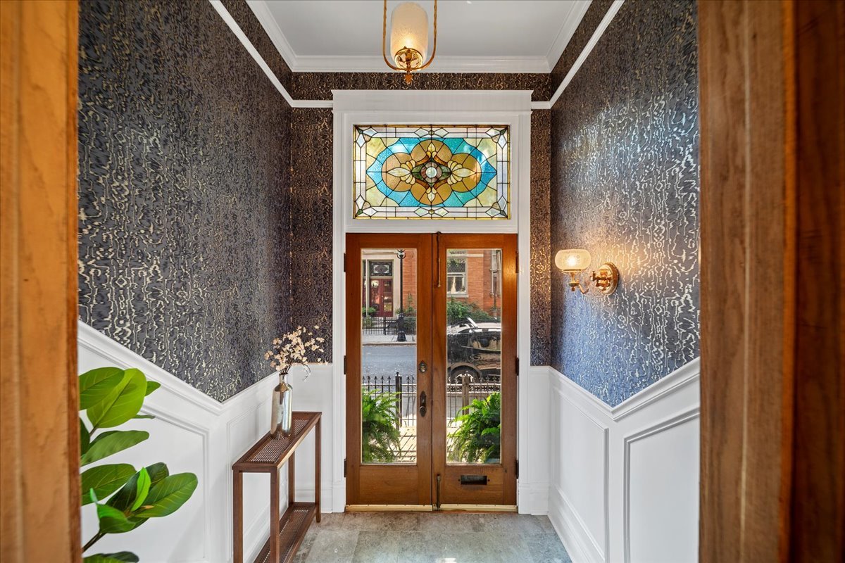3838 N Alta Vista Terrace