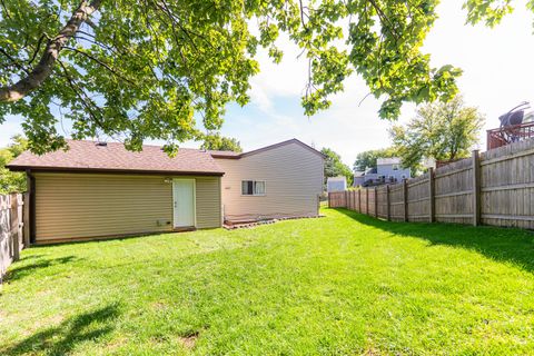 Tiny photo for 947 Aspen Drive, Lombard, IL 60148 (MLS # 12505058)