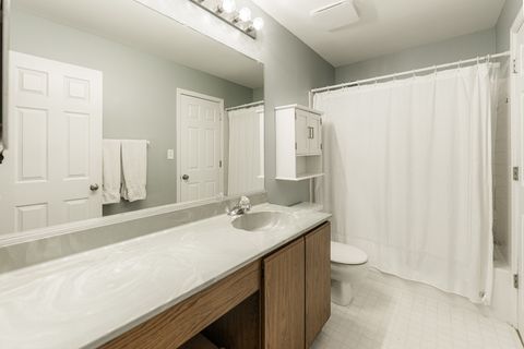 Tiny photo for 947 Aspen Drive, Lombard, IL 60148 (MLS # 12505058)