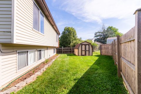 Tiny photo for 947 Aspen Drive, Lombard, IL 60148 (MLS # 12505058)