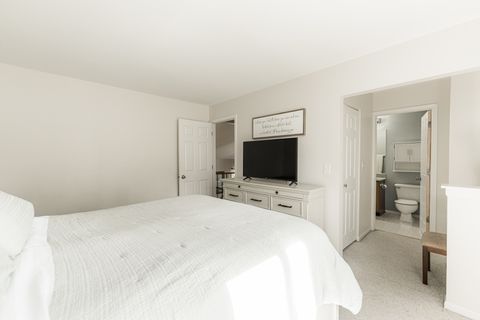 Tiny photo for 947 Aspen Drive, Lombard, IL 60148 (MLS # 12505058)