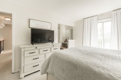 Tiny photo for 947 Aspen Drive, Lombard, IL 60148 (MLS # 12505058)