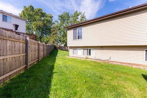 Tiny photo for 947 Aspen Drive, Lombard, IL 60148 (MLS # 12505058)