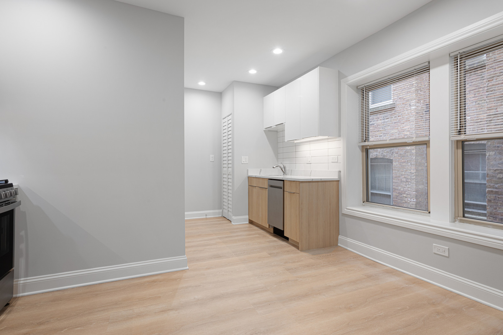 1627 W Chase Avenue 1A