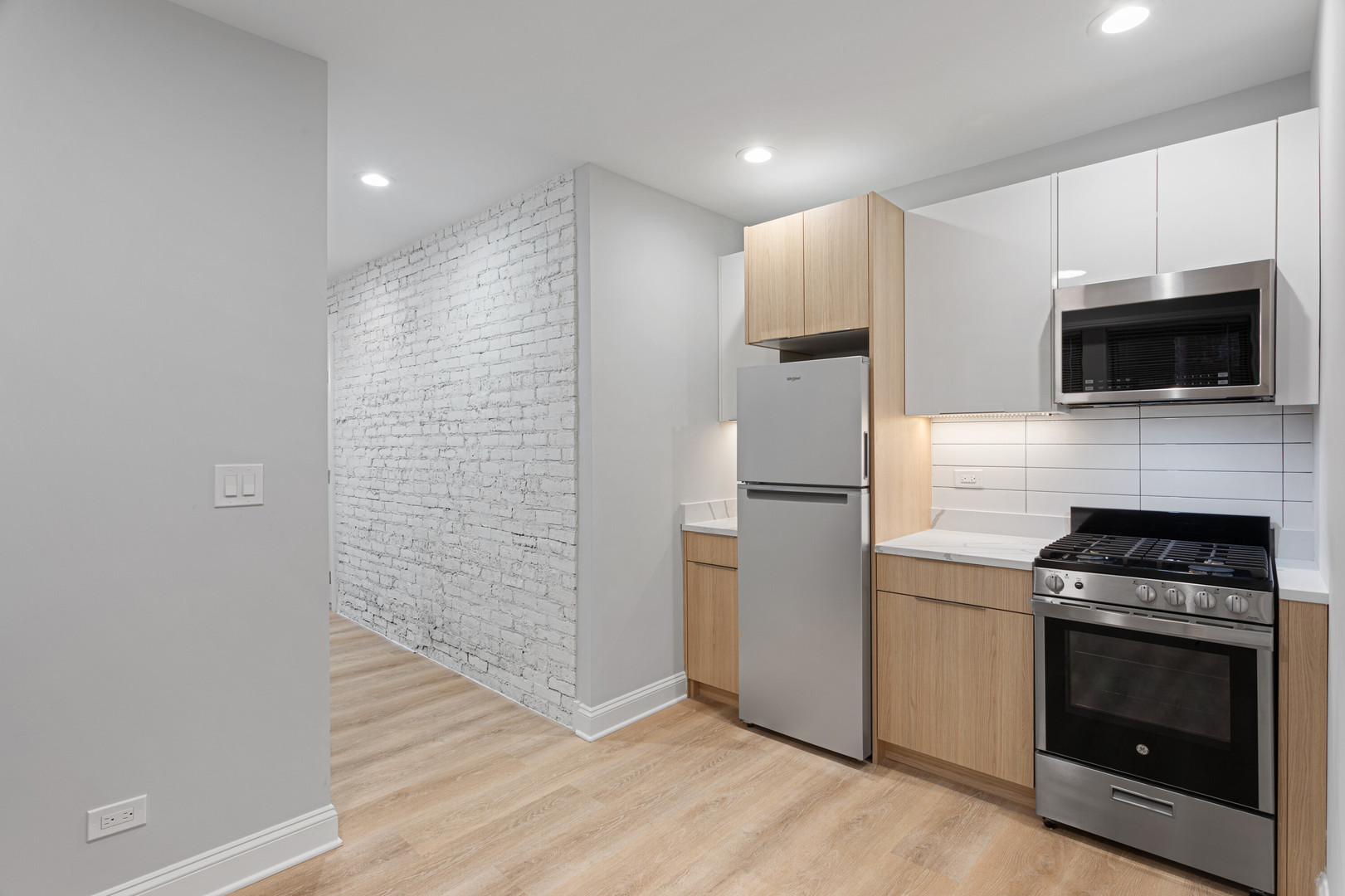 1627 W Chase Avenue 1A