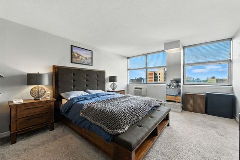 Tiny photo for 3110 N Sheridan Road #905, Chicago, IL 60657 (MLS # 12465907)