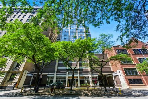 Tiny photo for 3110 N Sheridan Road #905, Chicago, IL 60657 (MLS # 12465907)