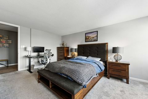 Tiny photo for 3110 N Sheridan Road #905, Chicago, IL 60657 (MLS # 12465907)
