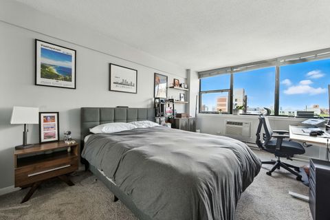 Tiny photo for 3110 N Sheridan Road #905, Chicago, IL 60657 (MLS # 12465907)