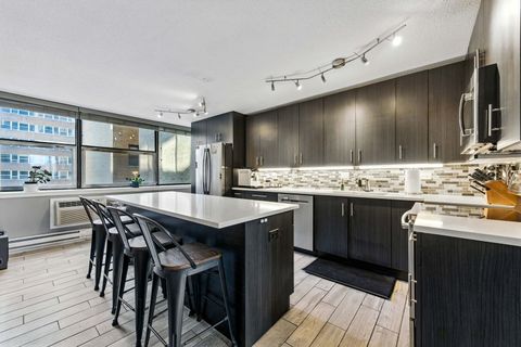 Tiny photo for 3110 N Sheridan Road #905, Chicago, IL 60657 (MLS # 12465907)