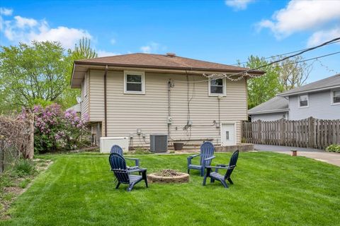 Tiny photo for 4020 N Adams Street, Westmont, IL 60559 (MLS # 12630414)