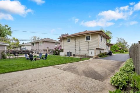 Tiny photo for 4020 N Adams Street, Westmont, IL 60559 (MLS # 12630414)