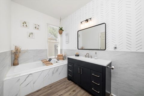 Tiny photo for 5850 S INDIANA Avenue, Chicago, IL 60637 (MLS # 12595985)