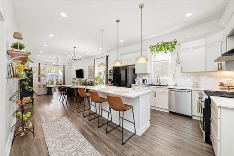 Tiny photo for 5850 S INDIANA Avenue, Chicago, IL 60637 (MLS # 12595985)