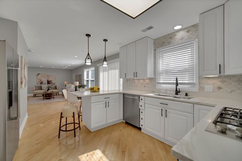 Tiny photo for 5 Wakefield Lane, Buffalo Grove, IL 60089 (MLS # 12610233)