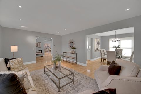 Tiny photo for 5 Wakefield Lane, Buffalo Grove, IL 60089 (MLS # 12610233)