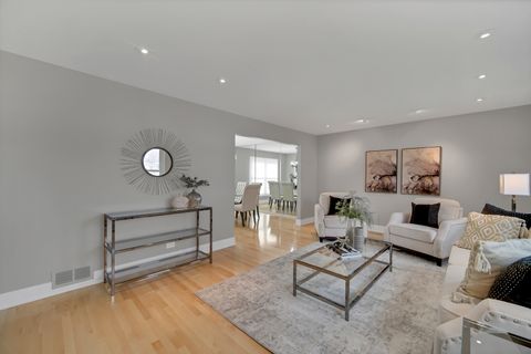 Tiny photo for 5 Wakefield Lane, Buffalo Grove, IL 60089 (MLS # 12610233)