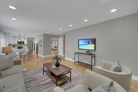 Tiny photo for 5 Wakefield Lane, Buffalo Grove, IL 60089 (MLS # 12610233)