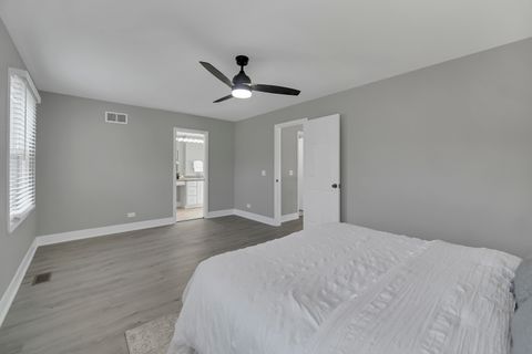 Tiny photo for 5 Wakefield Lane, Buffalo Grove, IL 60089 (MLS # 12610233)