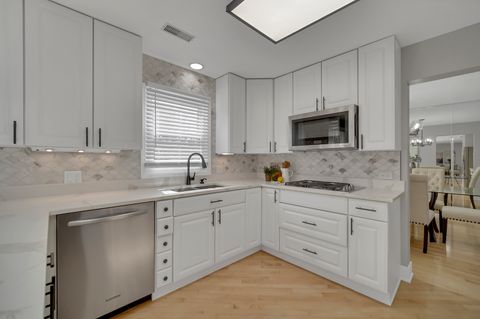 Tiny photo for 5 Wakefield Lane, Buffalo Grove, IL 60089 (MLS # 12610233)